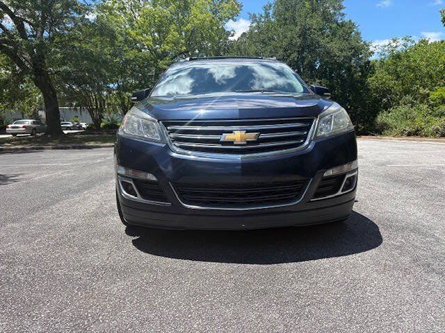 Used 2017 Chevrolet Traverse LT w/ Style and Technology Package FWD image 2