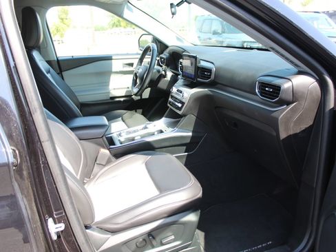 Used 2023 Ford Explorer XLT w/ Equipment Group 202A AWD/4WD image 13