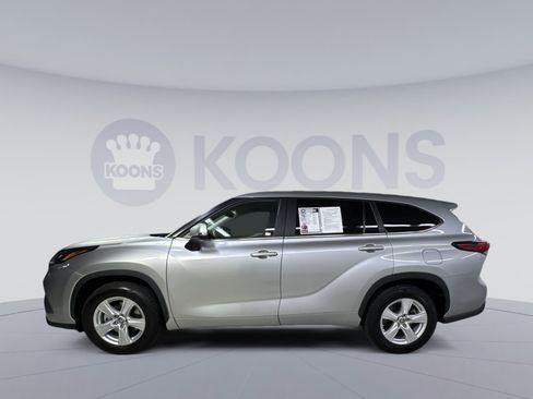 Used 2023 Toyota Highlander LE image 8