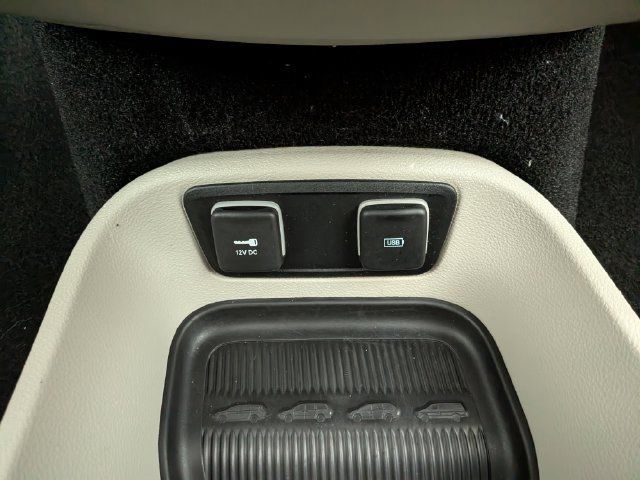 Used 2017 Chrysler Pacifica Touring-L FWD image 8