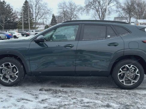 Used 2025 Chevrolet Trax LT w/ Driver Confidence Package image 5