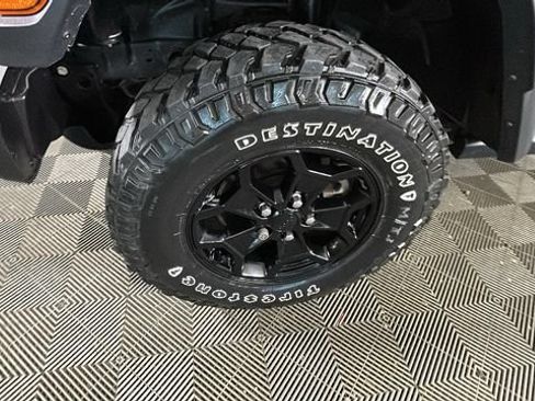 Used 2023 Jeep Wrangler Unlimited w/ Cold Weather Group AWD/4WD image 9