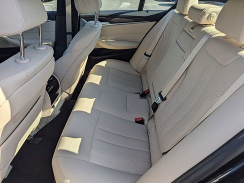 Used 2022 BMW 530i xDrive image 17