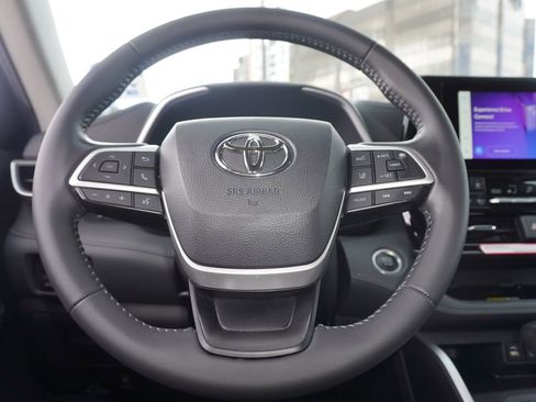 Certified 2024 Toyota Highlander XLE AWD/4WD image 22