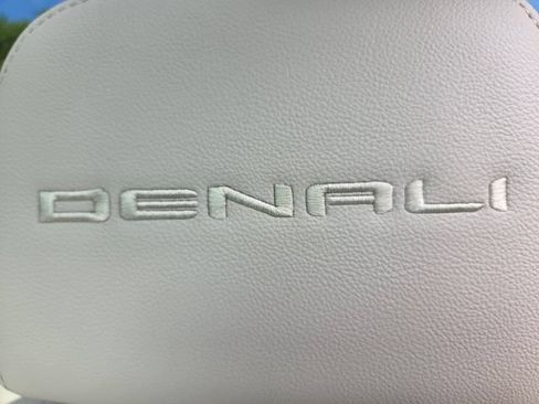 Used 2024 GMC Terrain Denali w/ Denali Premium Package AWD/4WD image 17