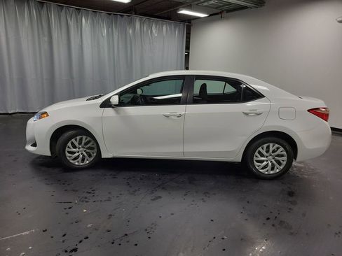 Used 2018 Toyota Corolla LE image 5
