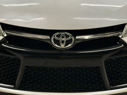 Used 2017 Toyota Camry SE FWD image 5