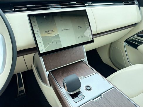 New 2026 Land Rover Range Rover Long Wheelbase SE AWD/4WD image 29