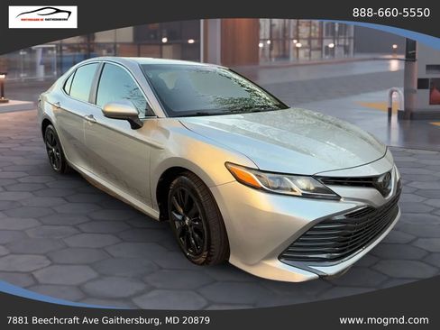 Used 2018 Toyota Camry LE FWD image 8