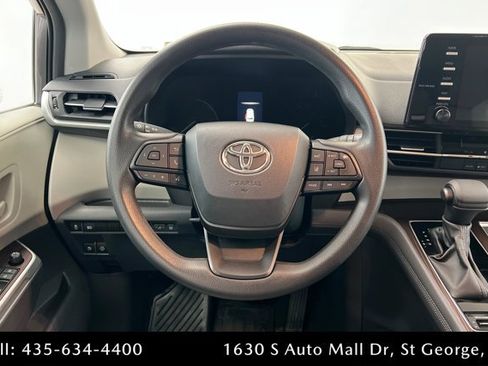 Used 2023 Toyota Sienna LE AWD/4WD image 12