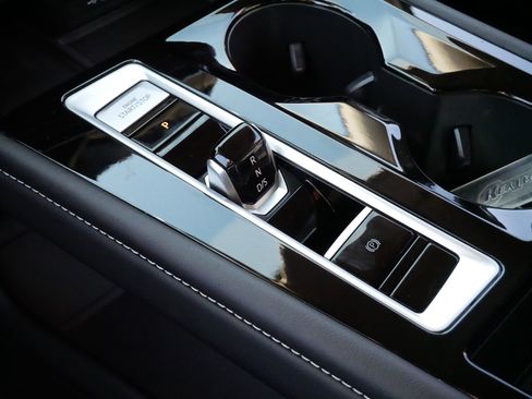 Certified 2024 Volkswagen Atlas SE image 24