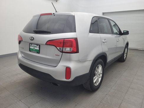 Used 2015 Kia Sorento LX image 9