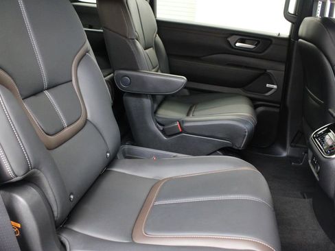 Used 2025 Nissan Armada SL w/ Captain's Chari Seat Package RWD image 21