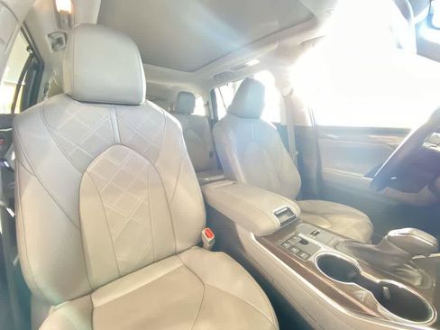 Used 2023 Toyota Highlander Platinum AWD/4WD image 28
