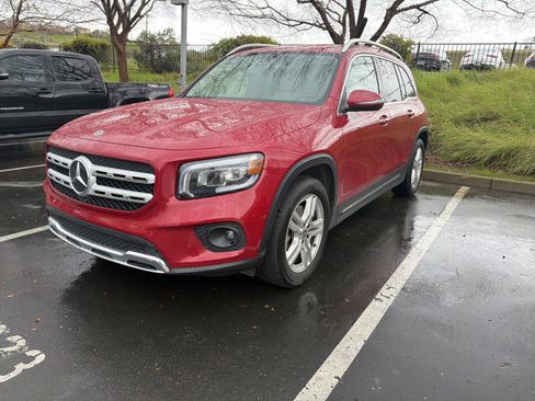 Used 2021 Mercedes-Benz GLB 250 4MATIC image 1