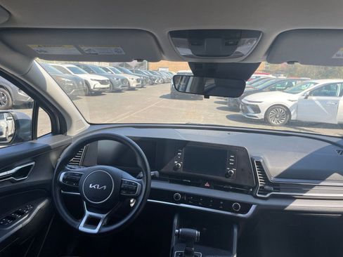 Used 2025 Kia Sportage LX image 32