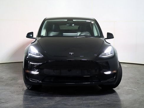 Used 2021 Tesla Model Y Long Range image 9