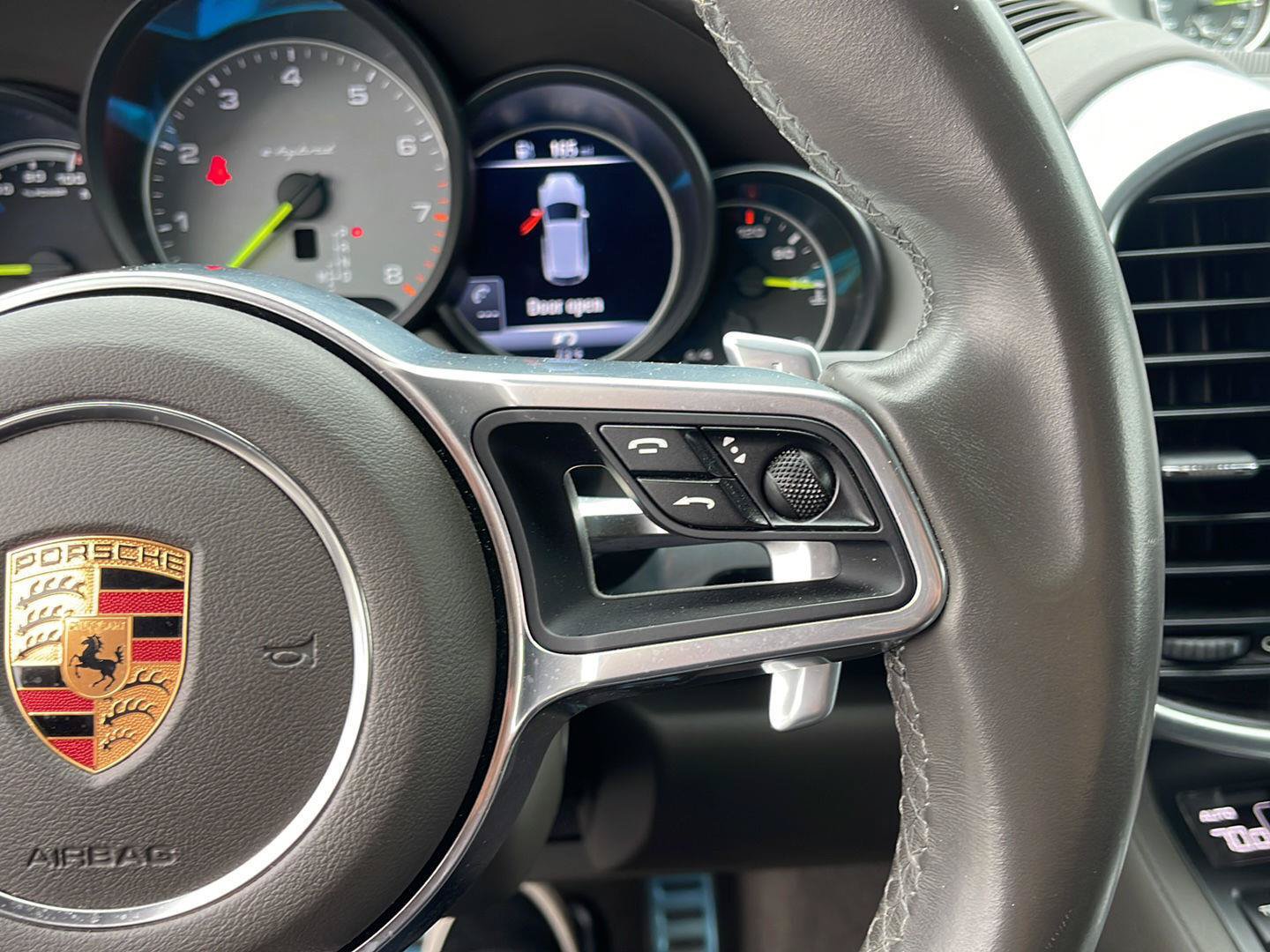 Used 2018 Porsche Cayenne S Platinum AWD/4WD image 22