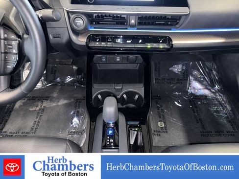 Used 2025 Toyota Prius XLE AWD/4WD image 16