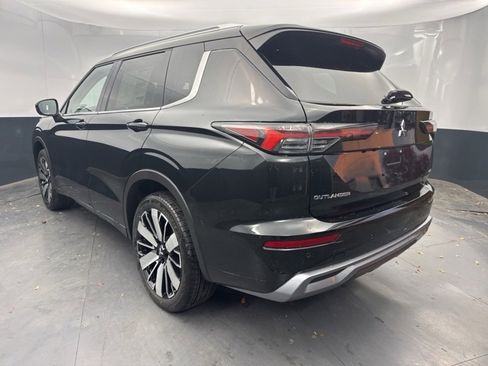 New 2025 Mitsubishi Outlander SE image 5
