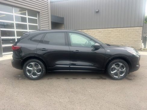 Used 2024 Ford Escape ST-Line w/ Tech Pack #1 AWD/4WD image 4