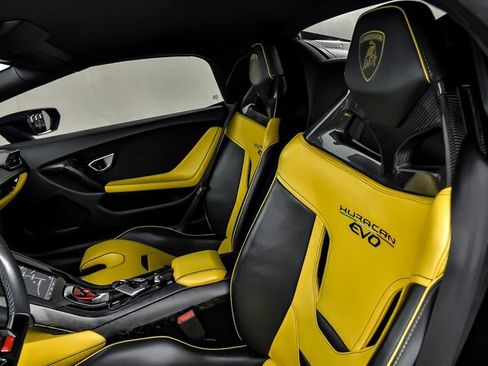 Used 2021 Lamborghini Huracan EVO RWD image 24