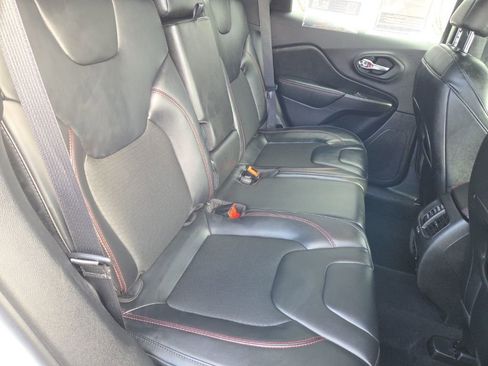 Used 2020 Jeep Cherokee Trailhawk w/ Technology Group image 27