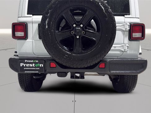 Used 2023 Jeep Wrangler Unlimited Sahara AWD/4WD image 27