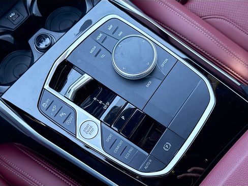 Used 2023 BMW 330i Sedan w/ Premium Package image 28