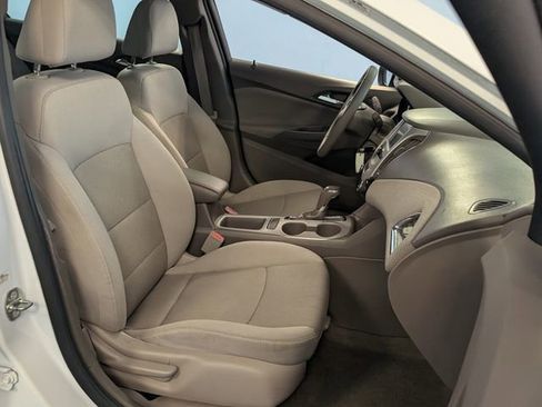 Used 2017 Chevrolet Cruze LS FWD image 15
