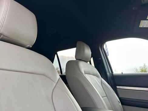 Used 2018 Ford Explorer XLT image 18