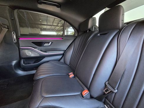 Used 2022 Mercedes-Benz S 500 4MATIC w/ AMG Line Package image 18