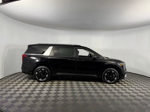 Used 2025 Kia Carnival EX FWD image 5