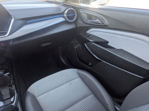 Certified 2025 Chevrolet Trax LT FWD image 17