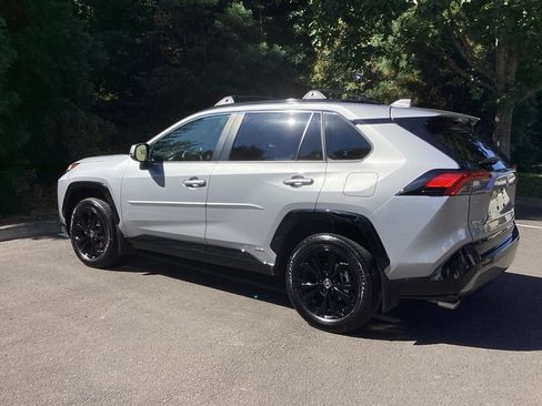 Used 2025 Toyota RAV4 SE w/ Convenience Package AWD/4WD image 8
