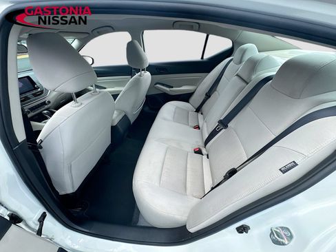 Used 2025 Nissan Altima 2.5 SV FWD image 31