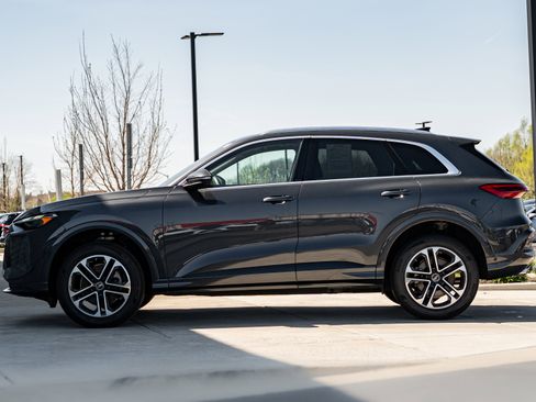 Certified 2025 Audi Q5 Premium w/ Convenience Package AWD/4WD image 6