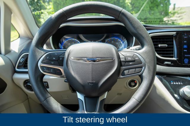 Used 2017 Chrysler Pacifica Touring FWD image 28