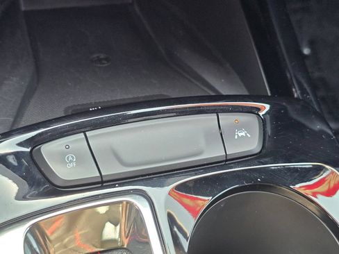 Used 2025 Chevrolet Trax RS w/ Sunroof Package FWD image 28