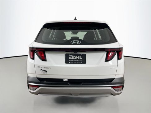 Used 2025 Hyundai Tucson SE image 12