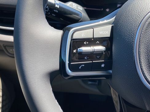 New 2026 Kia Carnival EX FWD image 36