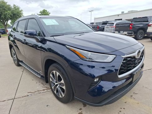 Used 2025 Toyota Highlander XLE AWD/4WD image 8