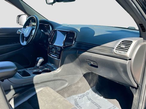 Used 2021 Jeep Grand Cherokee Laredo X image 27