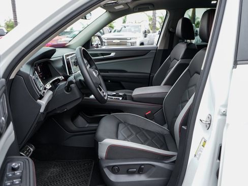 Used 2025 Volkswagen Atlas Peak Edition SE image 18