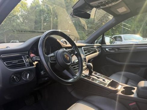 Used 2022 Porsche Macan w/ Premium Package Plus AWD/4WD image 10