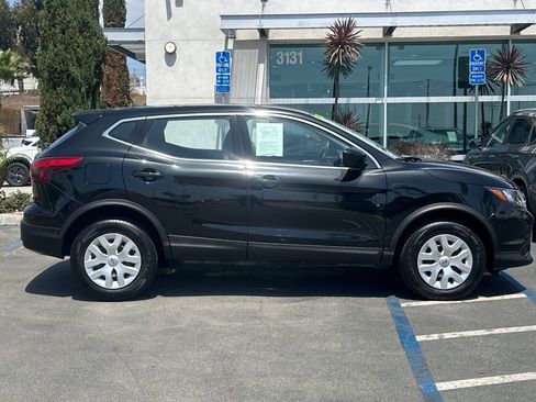 Used 2018 Nissan Rogue Sport S AWD/4WD image 3