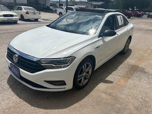 Used 2019 Volkswagen Jetta R-Line FWD image 4