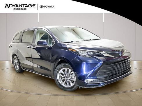 Certified 2024 Toyota Sienna XLE AWD/4WD image 2