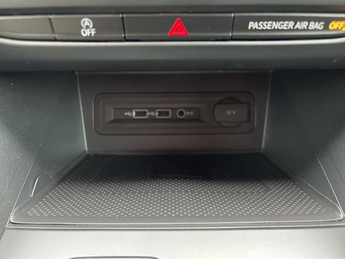 Used 2020 Volkswagen Atlas Cross Sport SE image 24