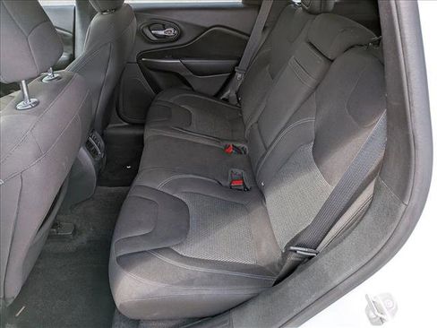 Used 2019 Jeep Cherokee Latitude w/ Cold Weather Group AWD/4WD image 21